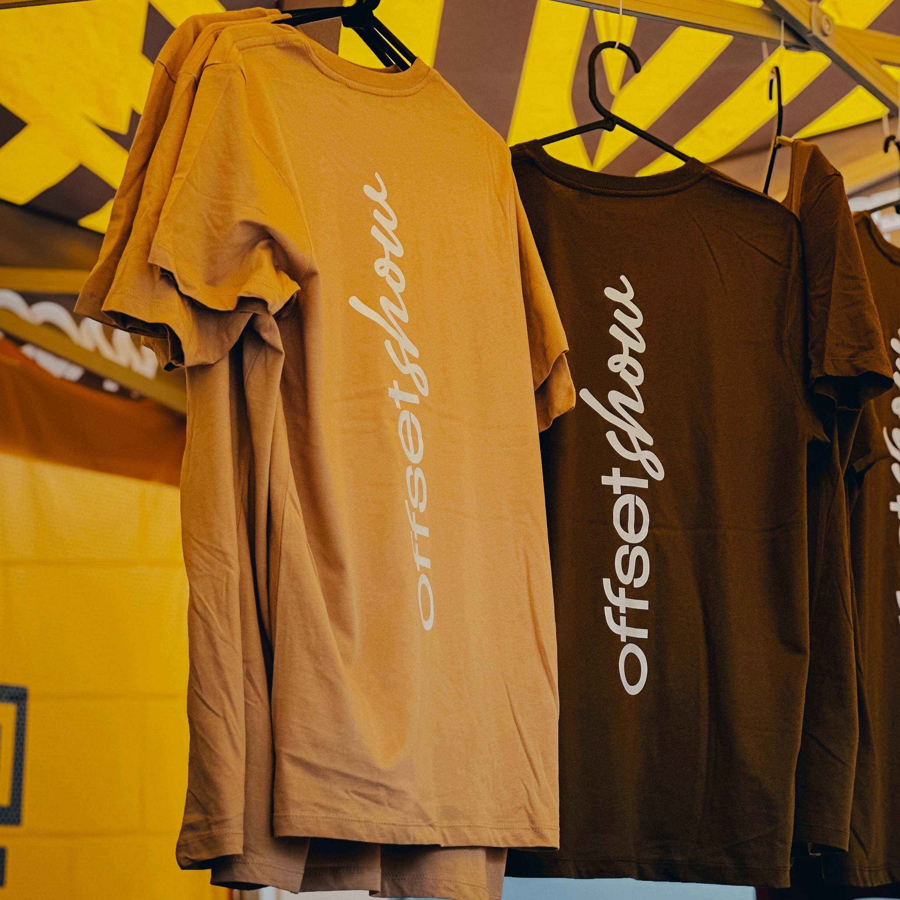 MULTI-STYLE "OFFSETSHOW" TEE